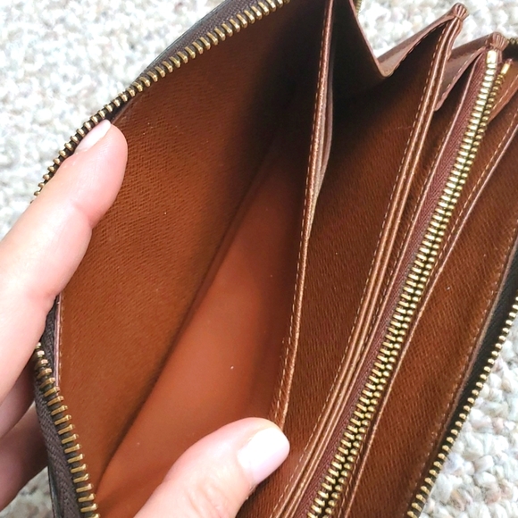 Louis Vuitton Zippy Monogram Wallet - Picture 14 of 16